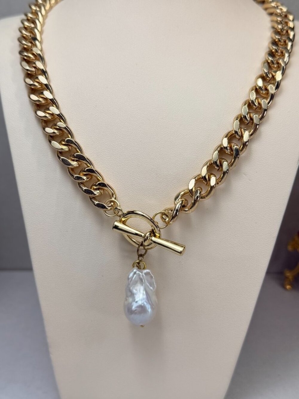 Modern Chunky Gold Tone Chain Necklace Baroque Freshwater Pearl Pendant - Picture 2 of 7